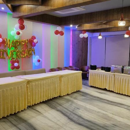 V Square Airport Hotel Lucknow Exterior photo