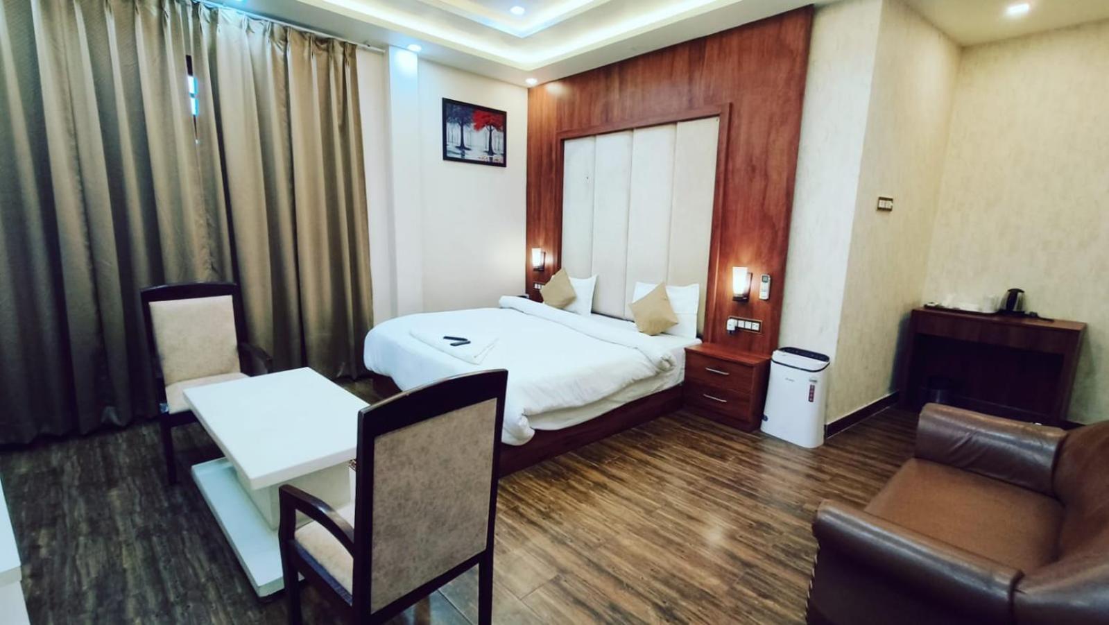 V Square Airport Hotel Lucknow Exterior photo