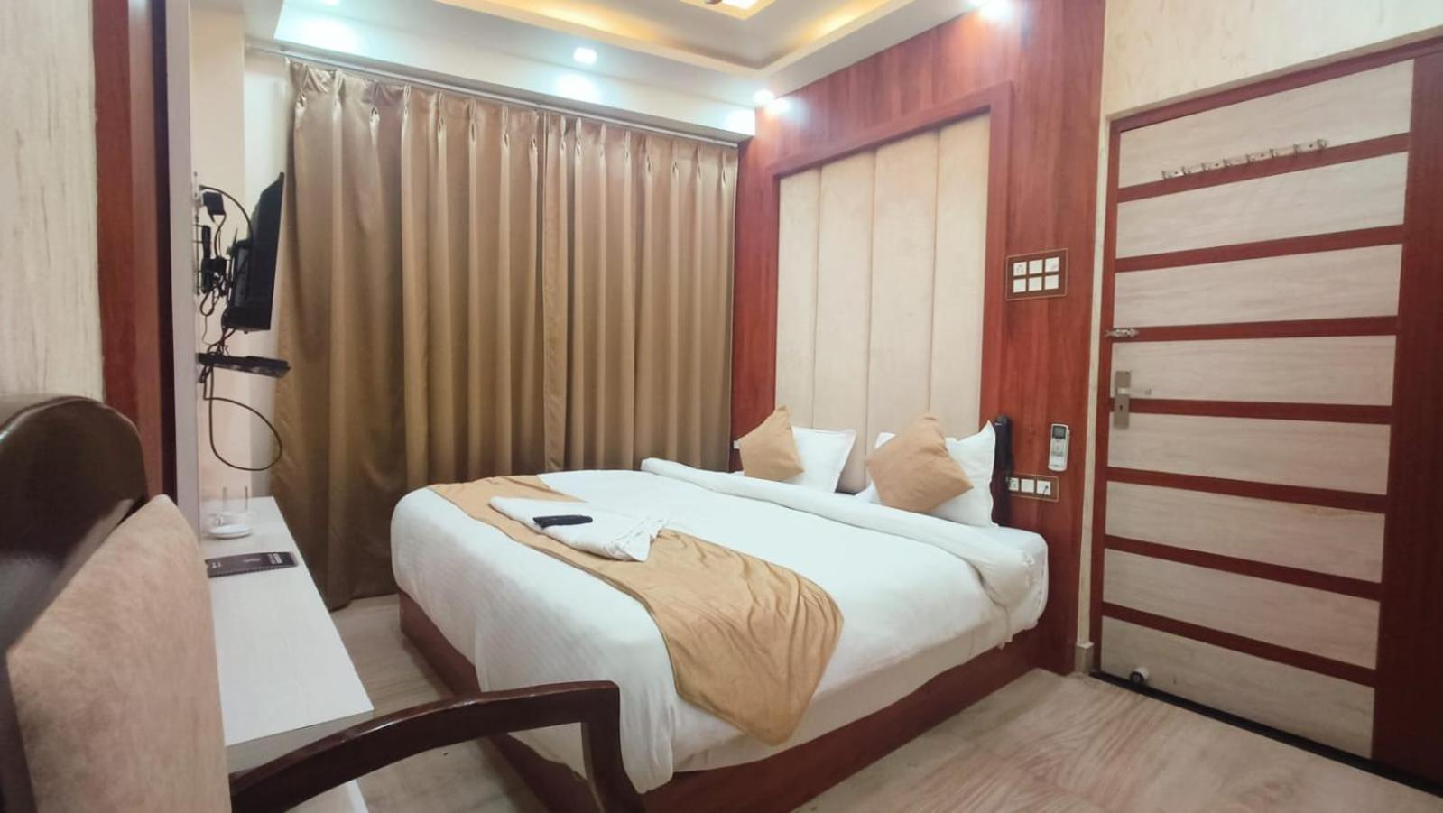 V Square Airport Hotel Lucknow Exterior photo