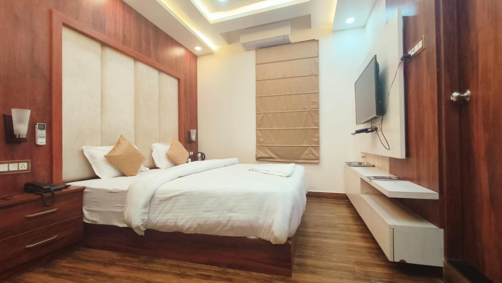 V Square Airport Hotel Lucknow Exterior photo
