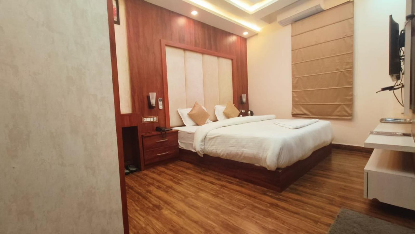 V Square Airport Hotel Lucknow Exterior photo