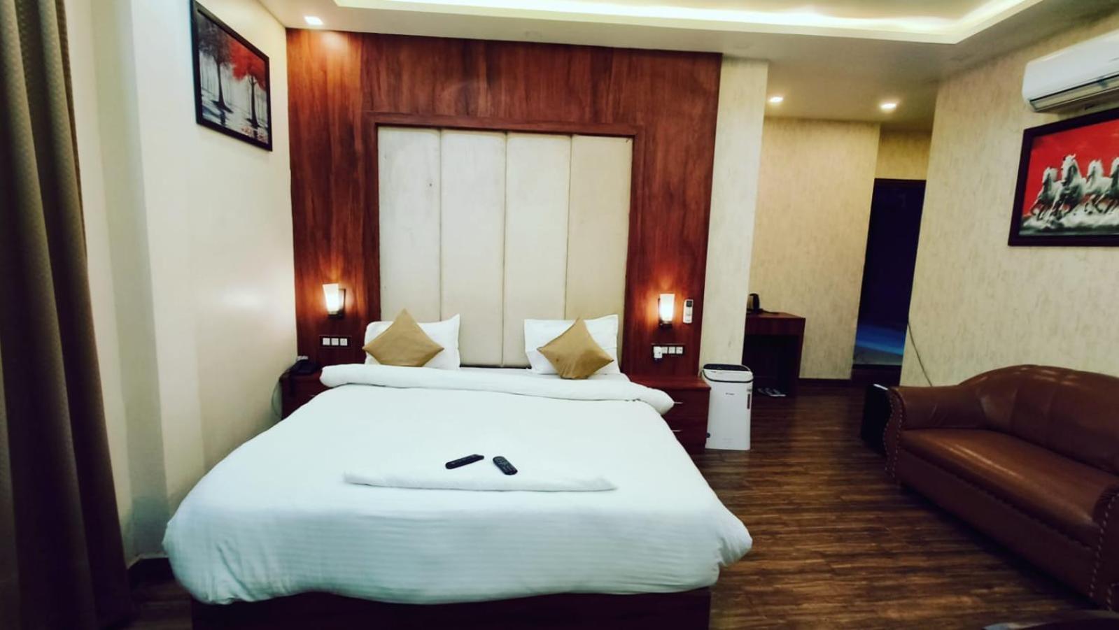 V Square Airport Hotel Lucknow Exterior photo